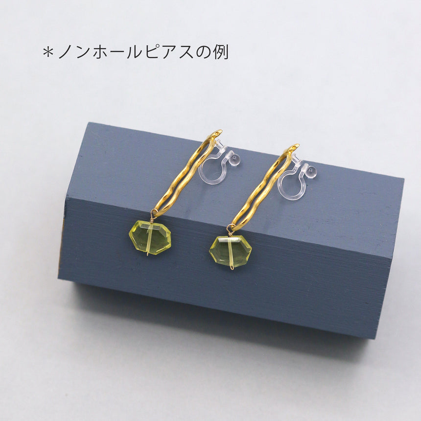 ヘビ雲とペリドットのピアス/イヤリング