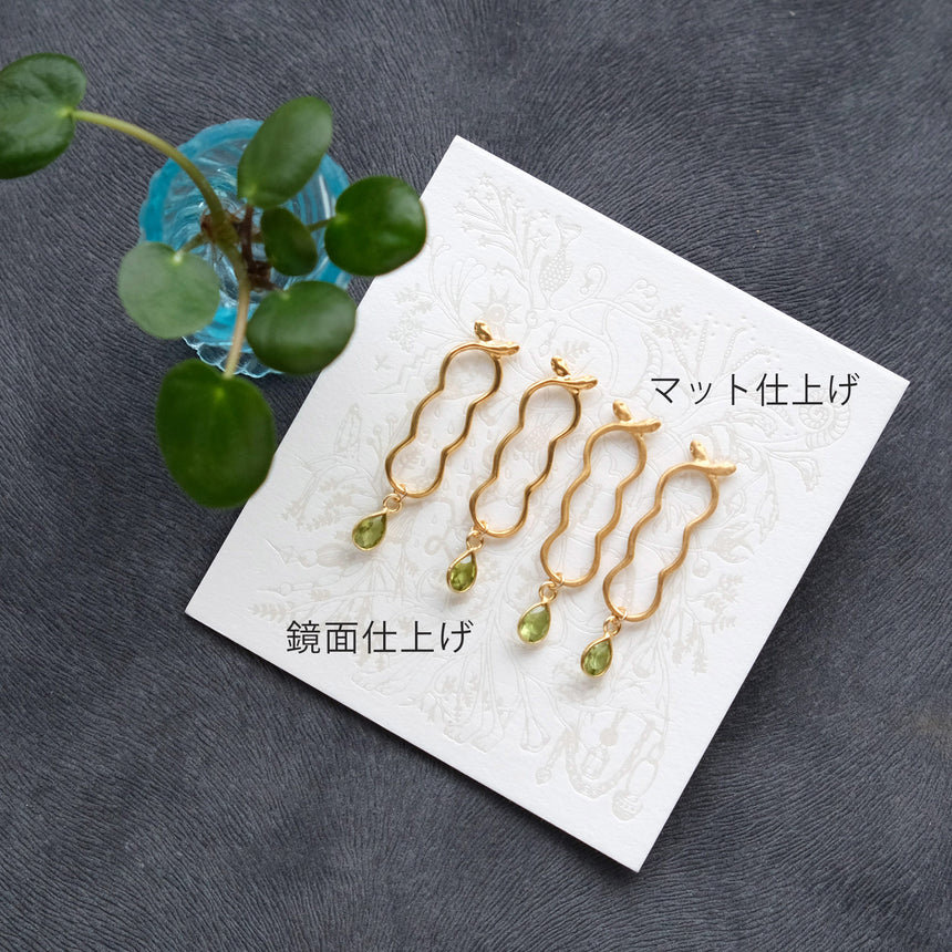ヘビ雲とペリドットのピアス/イヤリング