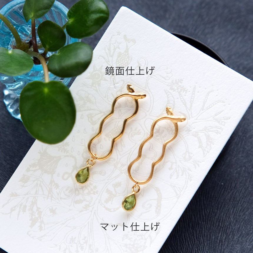 ヘビ雲とペリドットのピアス/イヤリング