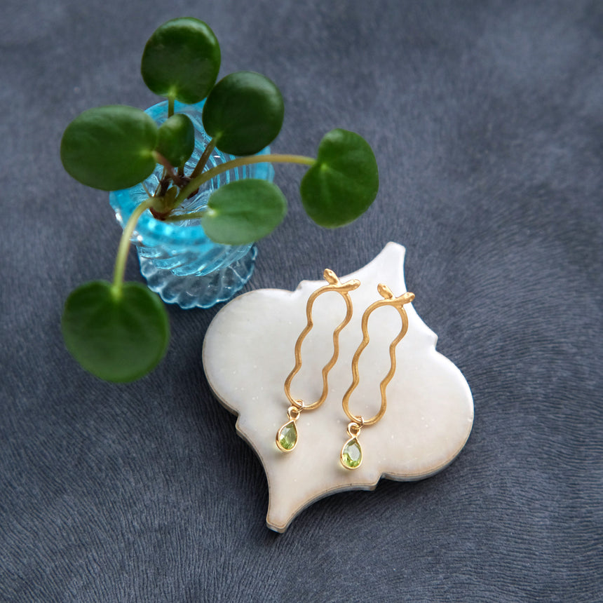 ヘビ雲とペリドットのピアス/イヤリング