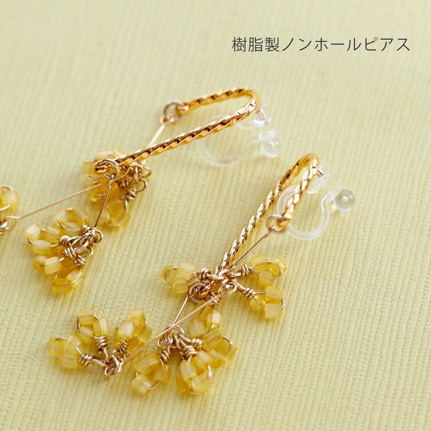 春と踊るミモザのピアス/イヤリング