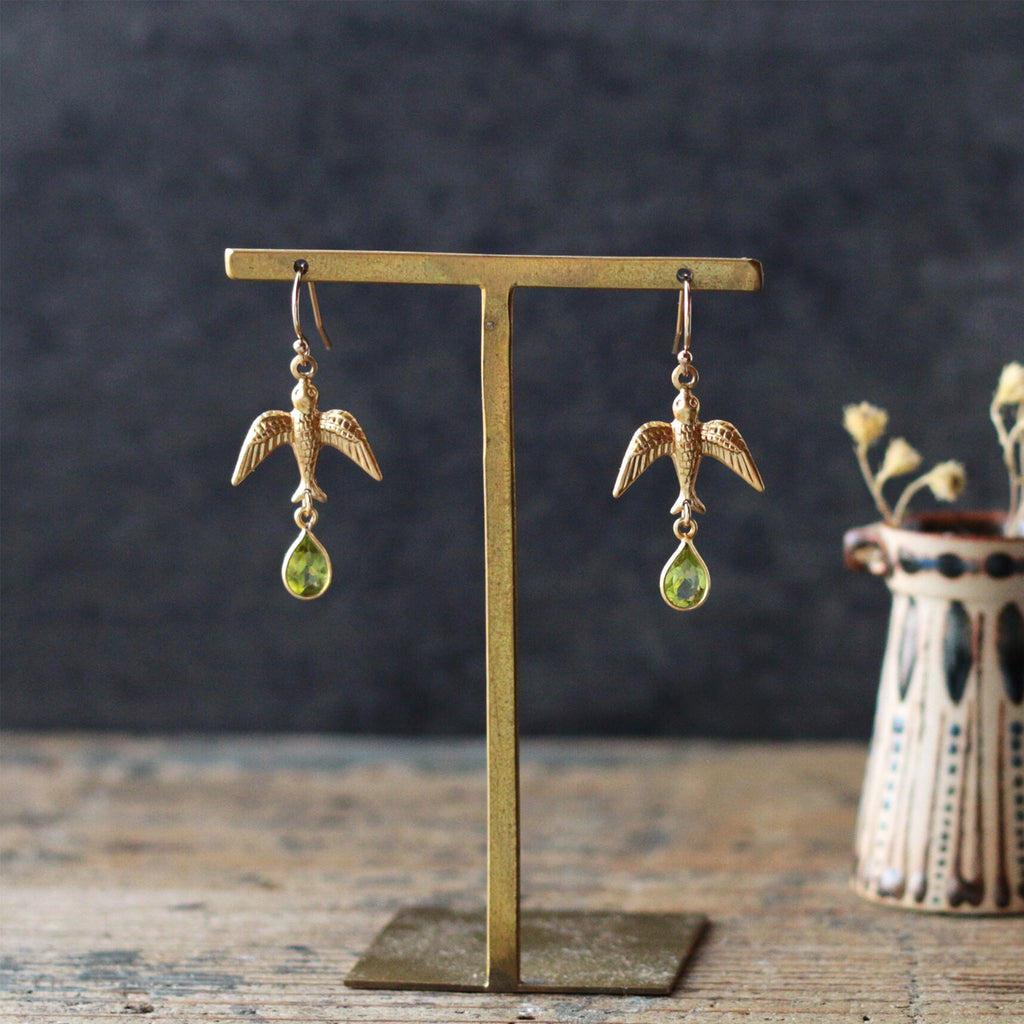 ツバメとペリドットのピアス（イヤリング） – leap Jewellery
