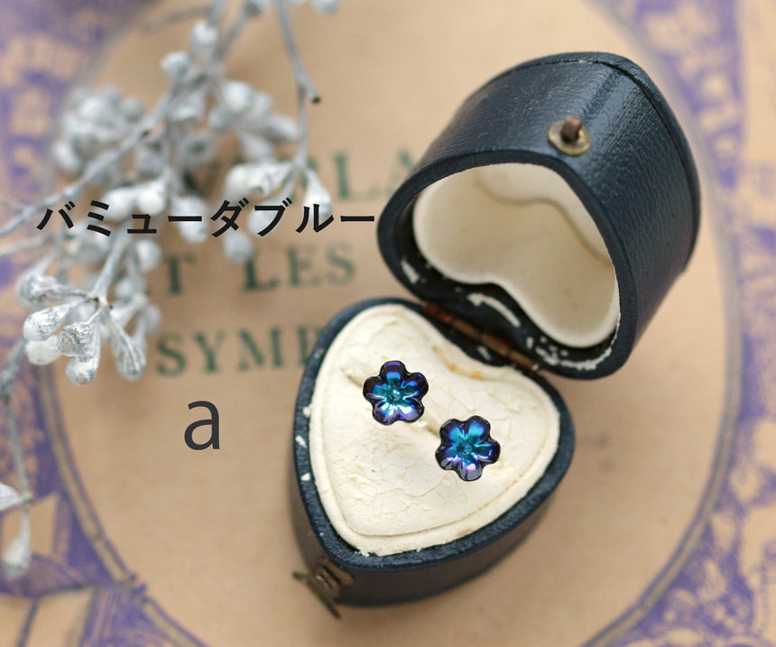 ヴィンテージ・スワロフスキーのお花ピアス/イヤリング