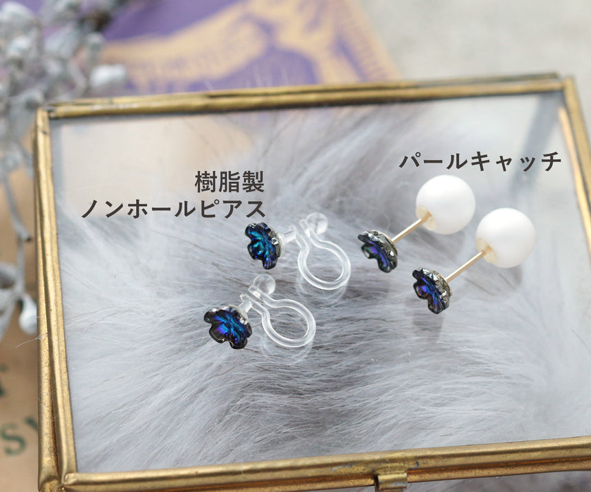 ヴィンテージ・スワロフスキーのお花ピアス/イヤリング