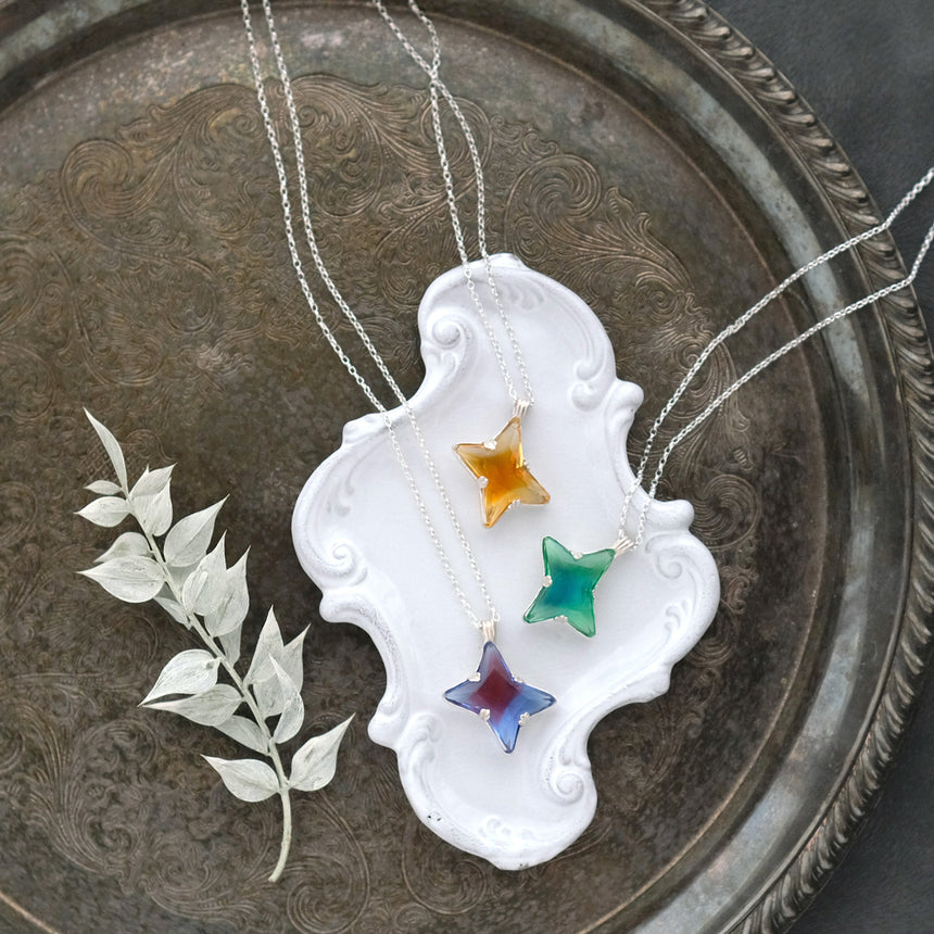 一番星が輝くヴィンテージストーンのロングネックレス