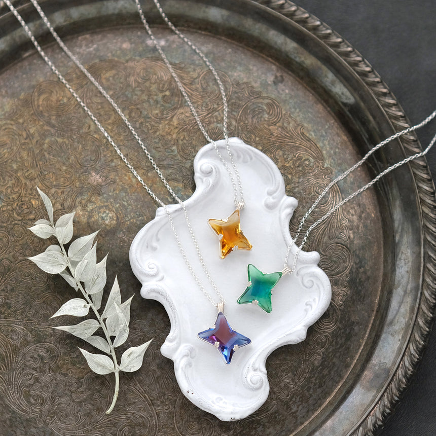 一番星が輝くヴィンテージストーンのロングネックレス