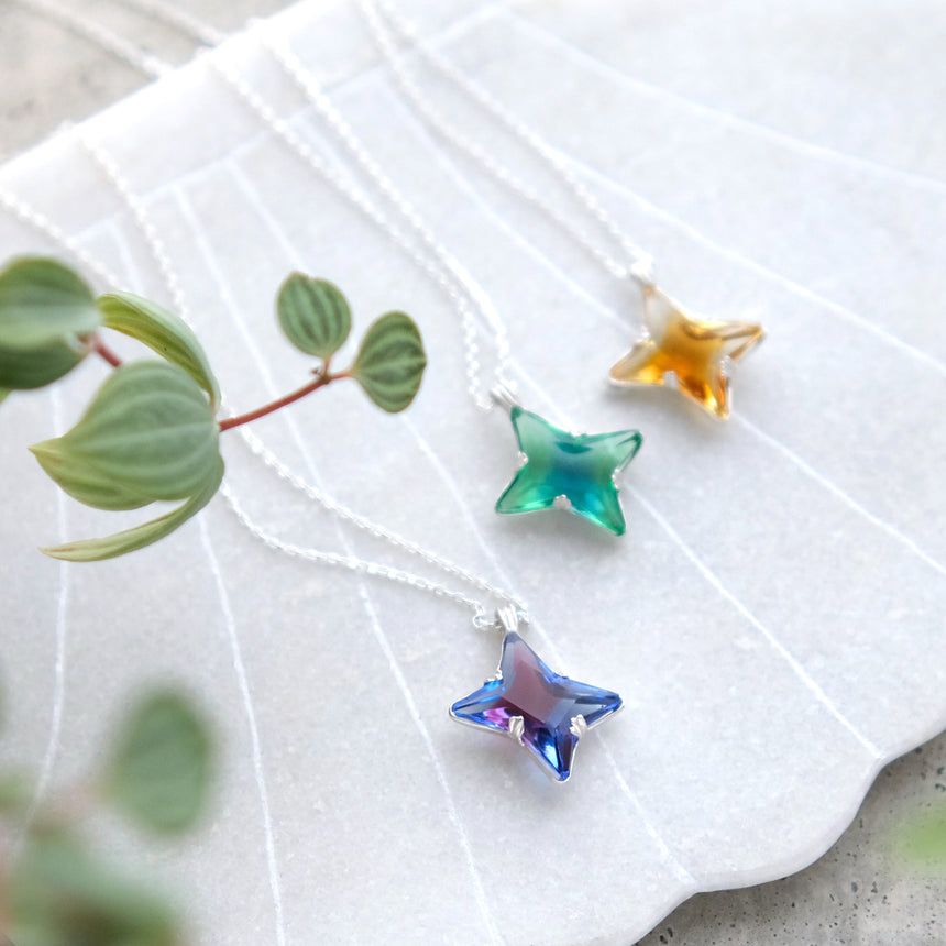 一番星が輝くヴィンテージストーンのロングネックレス