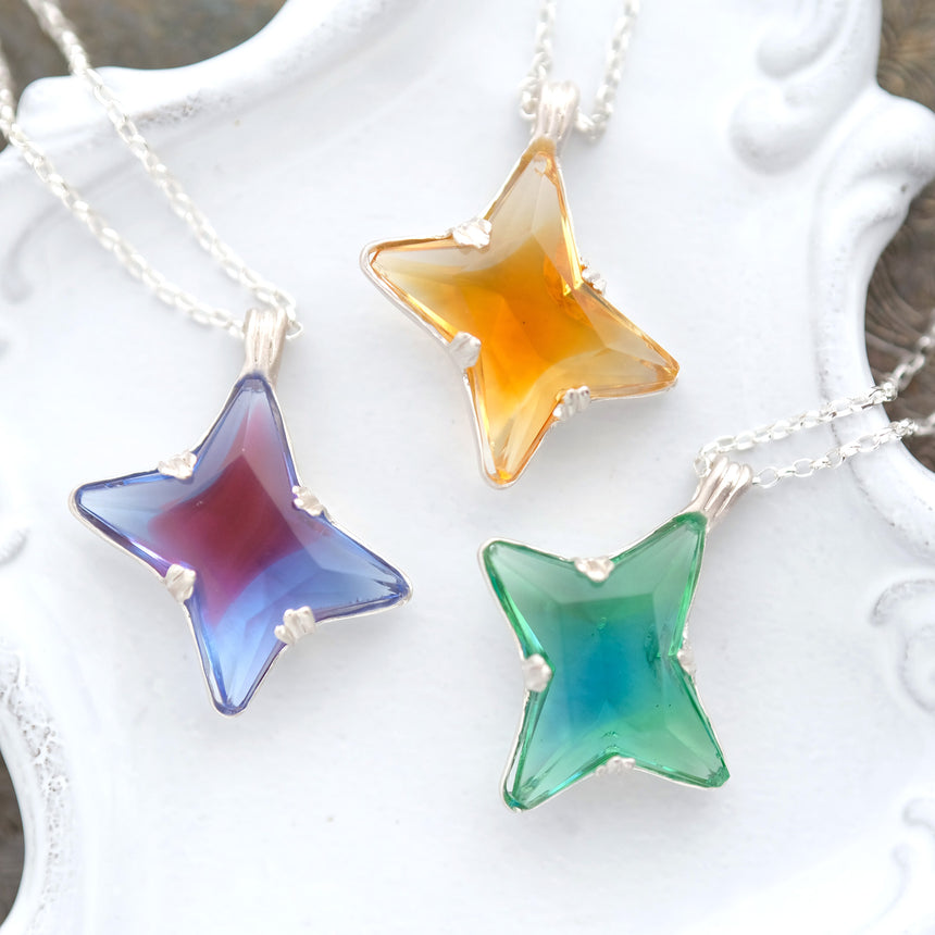 一番星が輝くヴィンテージストーンのロングネックレス