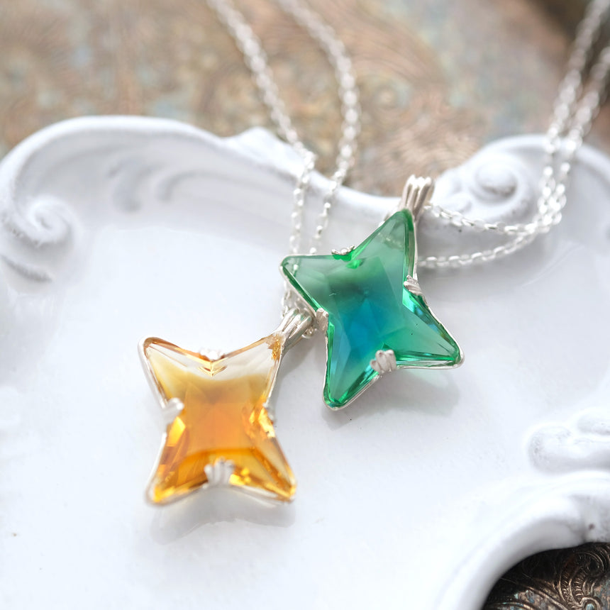 一番星が輝くヴィンテージストーンのロングネックレス