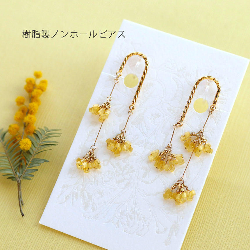 sale!ミモザとふんわりタッセルのピアス＊イヤリング - ピアス